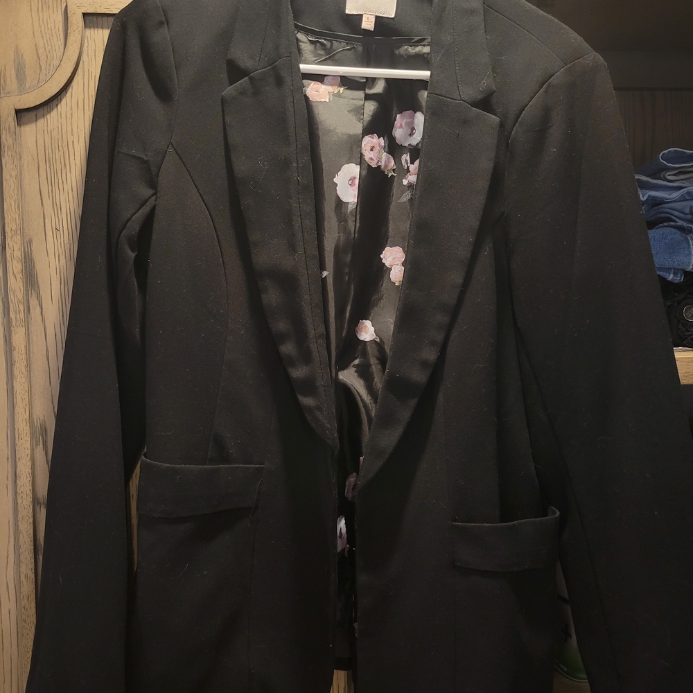 Candie's Elegant Black Blazer with Floral Interior